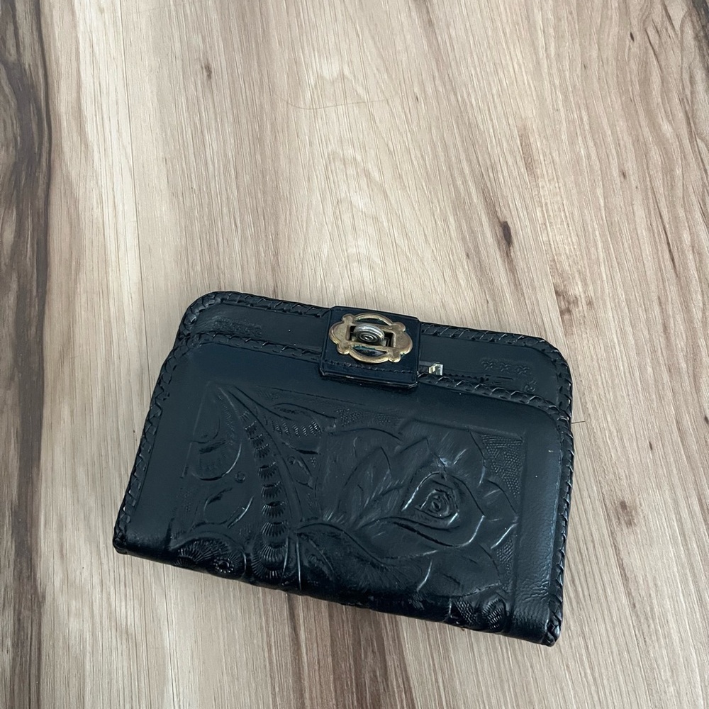 Roses Embossed Black Leather Kisslock Wallet Wristlet